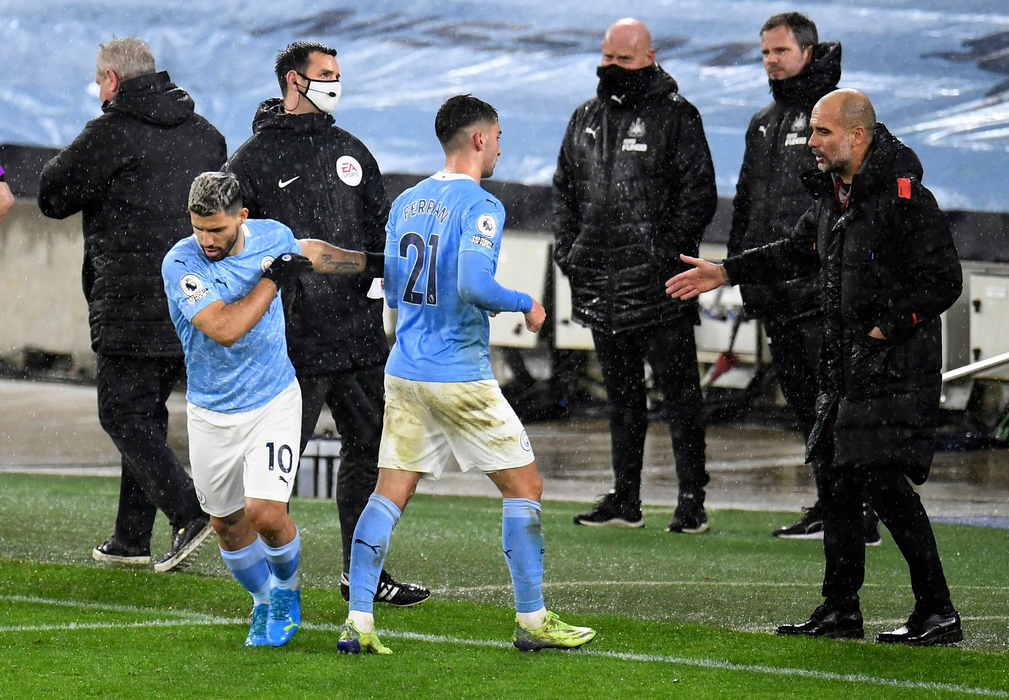 Man City vướng 7 ca dương tính, Everton quyết làm rõ việc hoãn trận - Ảnh 1.