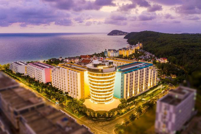 Đảo ngọc bước v&agrave;o m&ugrave;a đẹp nhất năm, d&acirc;n du lịch, giới đầu tư đều ph&aacute;t sốt - Ảnh 4.