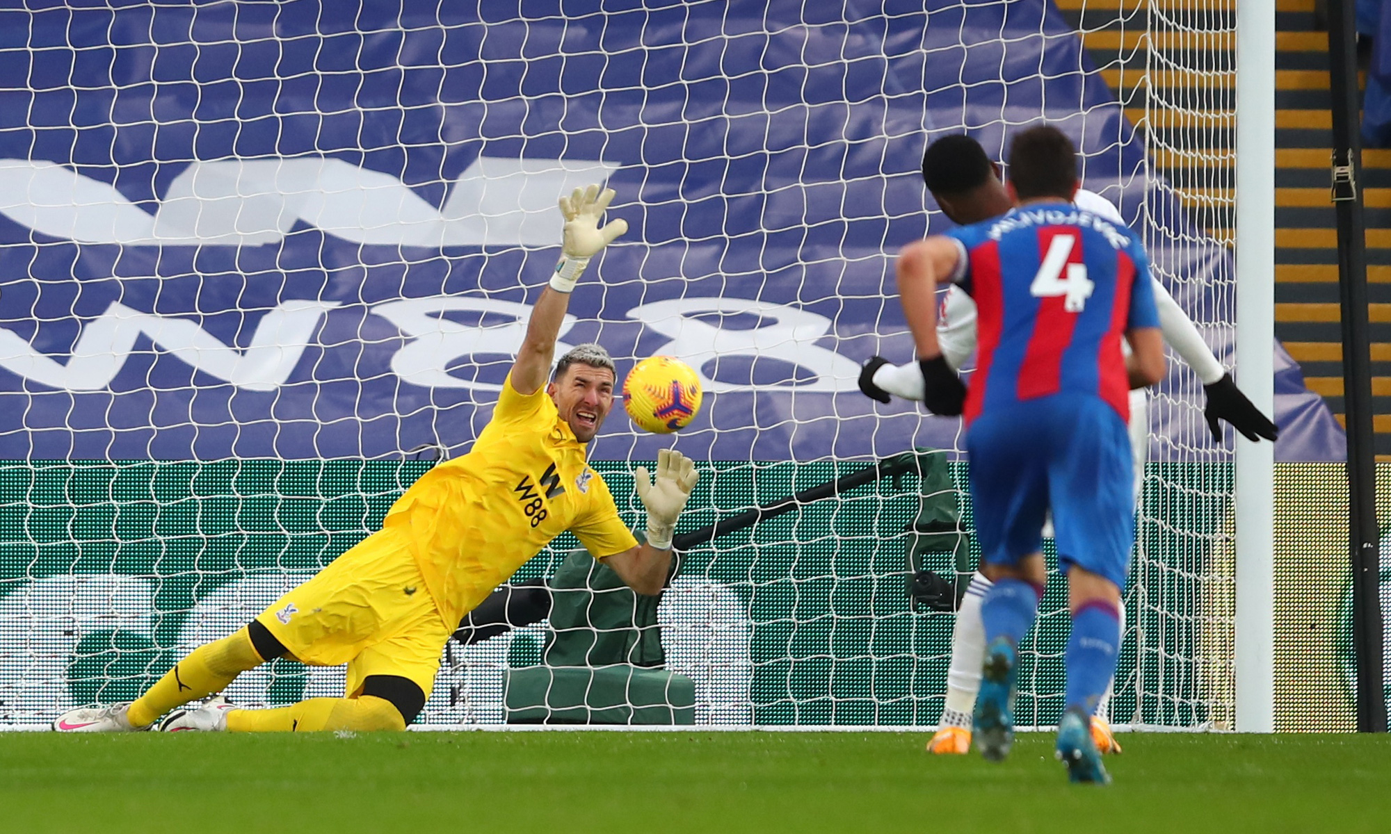 Chelsea lại mất điểm s&acirc;n nh&agrave;, Leicester may mắn tho&aacute;t hiểm - Ảnh 5.