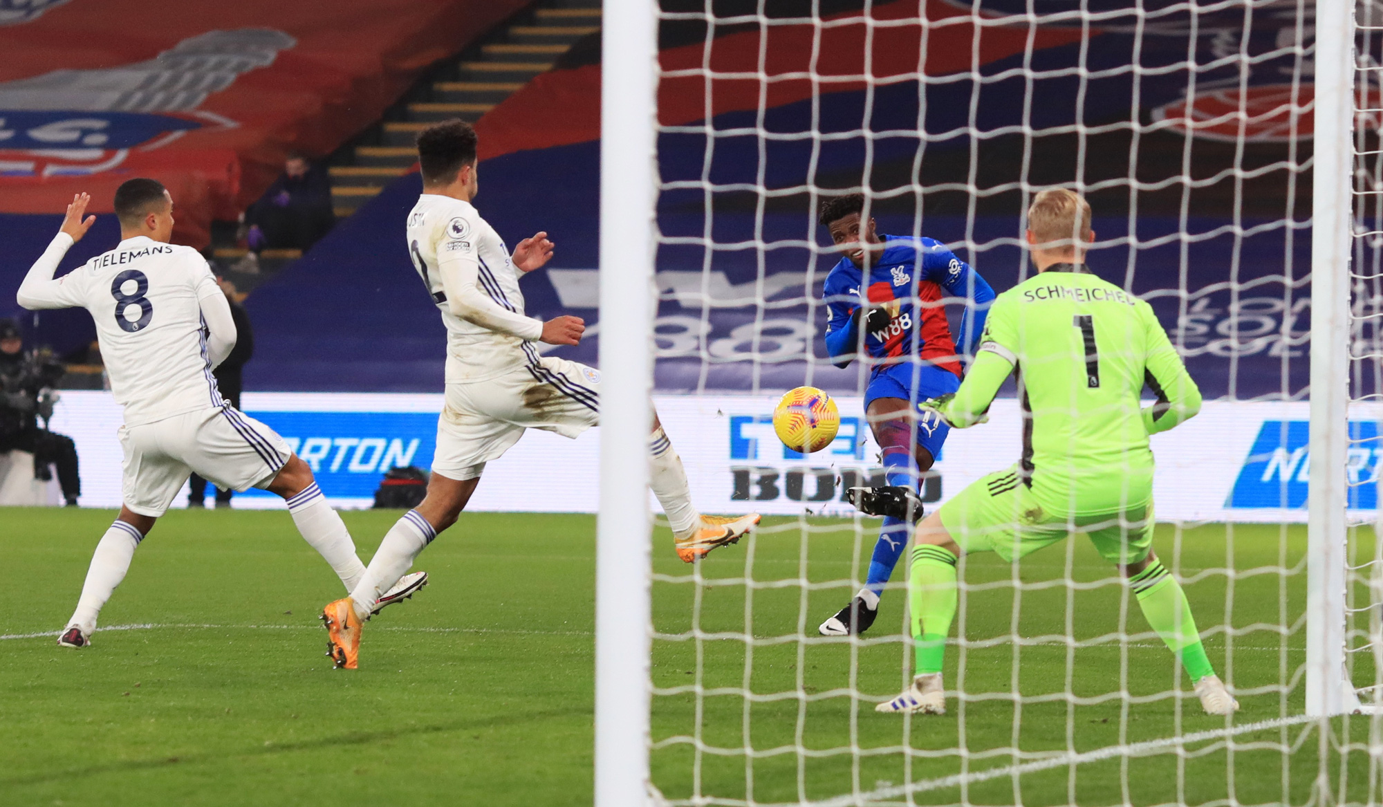 Chelsea lại mất điểm s&acirc;n nh&agrave;, Leicester may mắn tho&aacute;t hiểm - Ảnh 6.