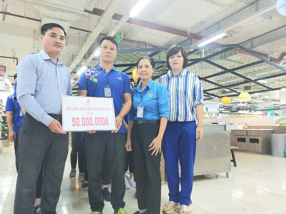 San sẻ khó khăn với đoàn viên bị tai nạn