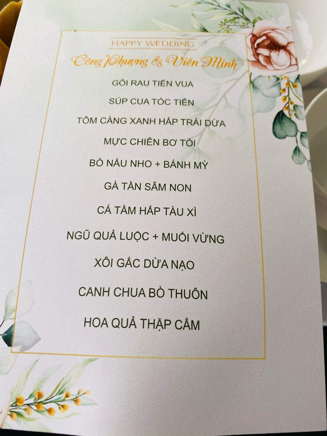 Đ&aacute;m cưới C&ocirc;ng Phượng: Thực đơn 11 m&oacute;n, đ&ocirc;ng đảo bạn b&egrave; đến chia vui - Ảnh 3.