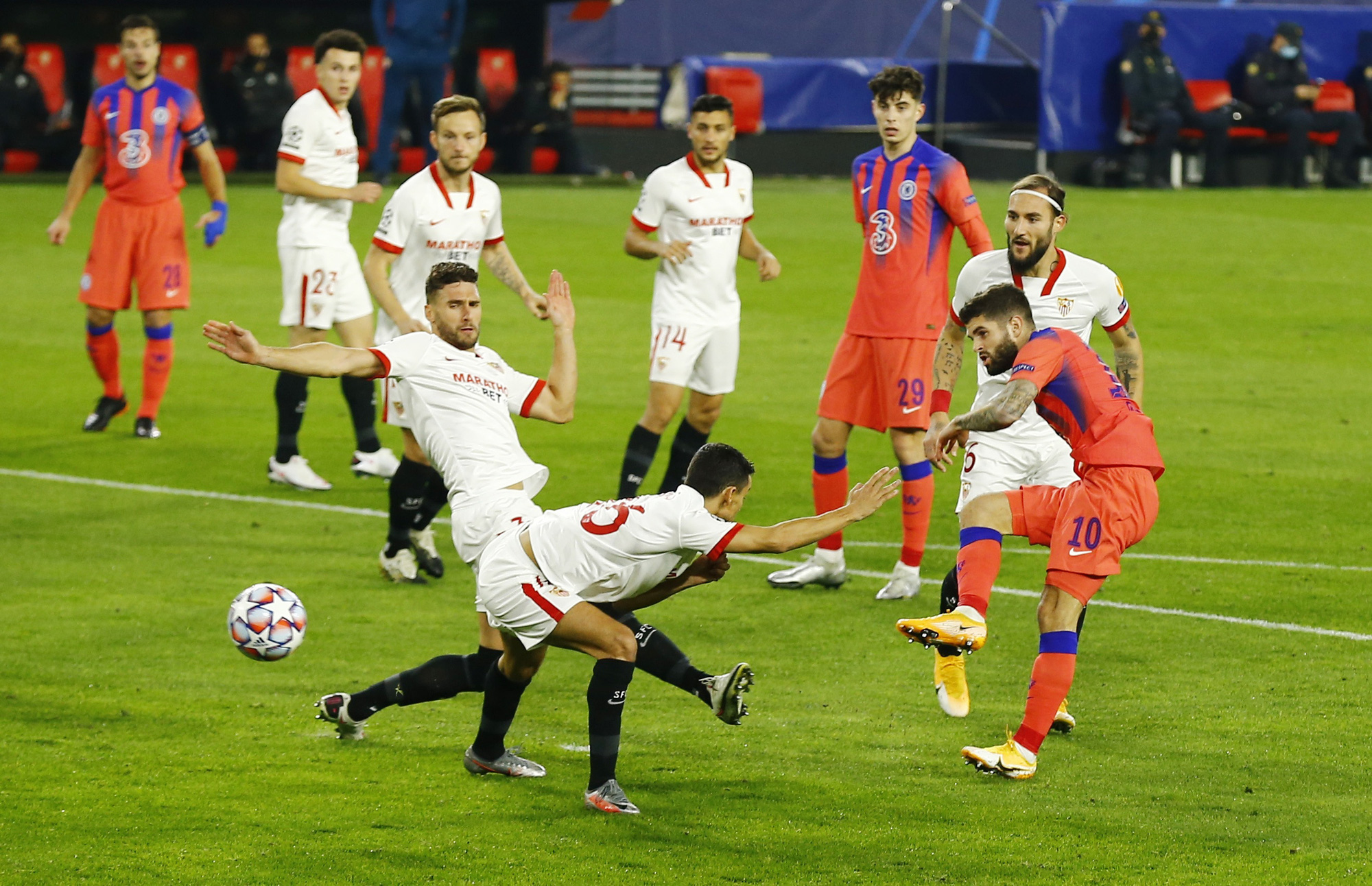 L&atilde;o tướng lập c&uacute; poker thần th&aacute;nh, Chelsea hủy diệt Sevilla - Ảnh 1.
