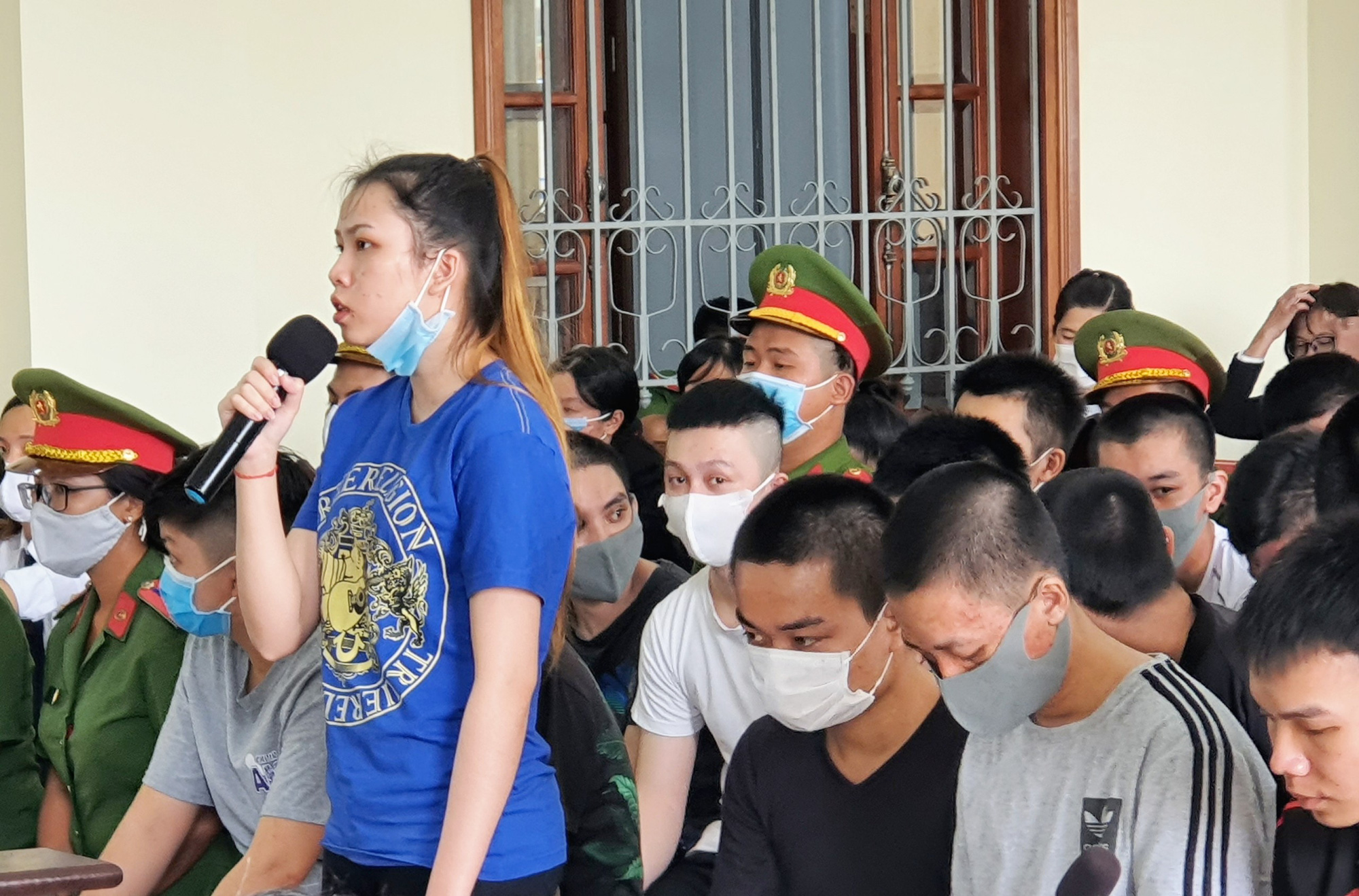 C&ocirc; g&aacute;i 18 tuổi rủ 23 người đi đ&aacute;nh nhau với mục đ&iacute;ch ăn đứng, thua nằm - Ảnh 1.