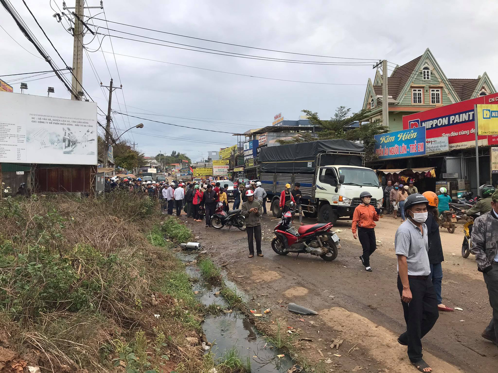 Xe tải g&acirc;y tai nạn li&ecirc;n ho&agrave;n, 2 phụ nữ tử vong tại chỗ - Ảnh 1.