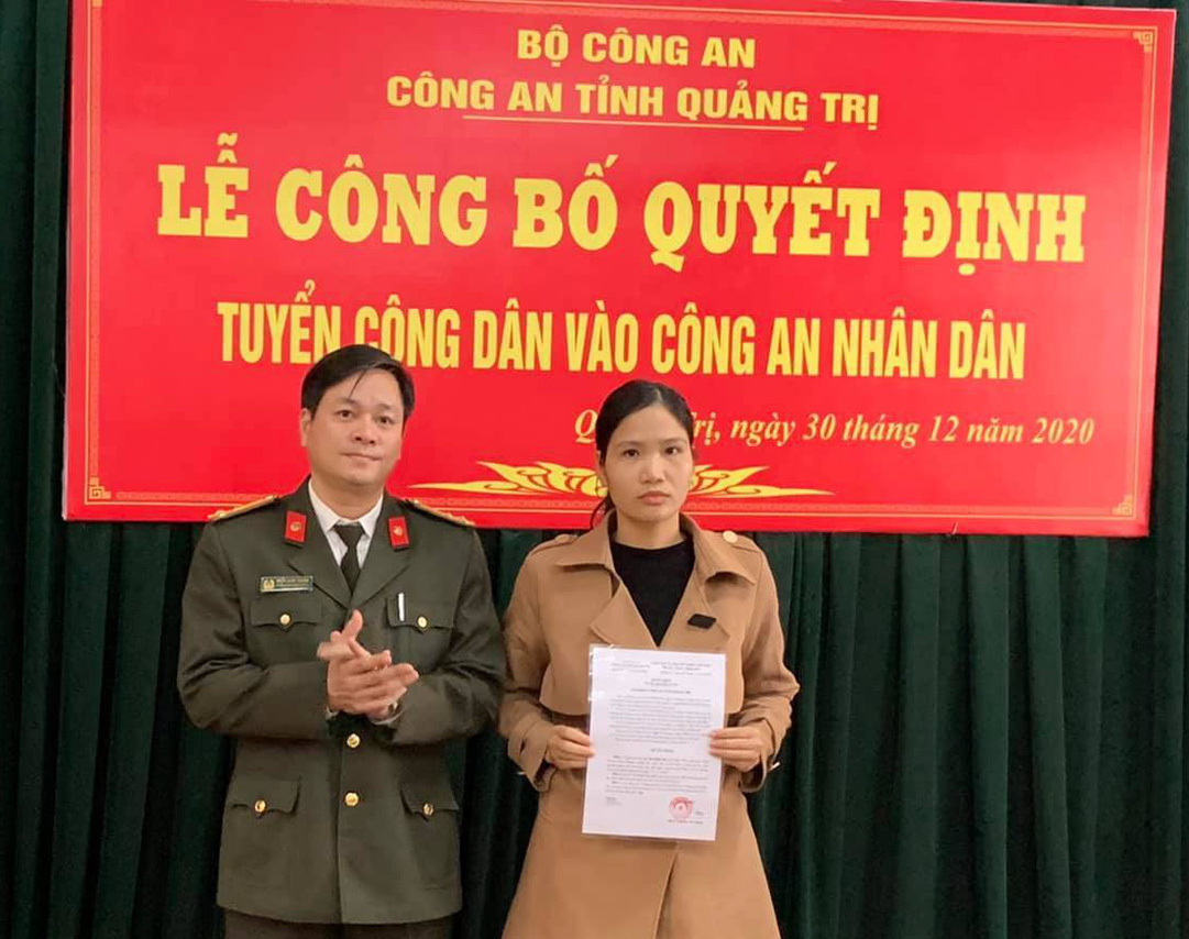 Vợ của đại úy công an hy sinh trong lúc đi cứu dân được tuyển dụng vào Công an nhân dân