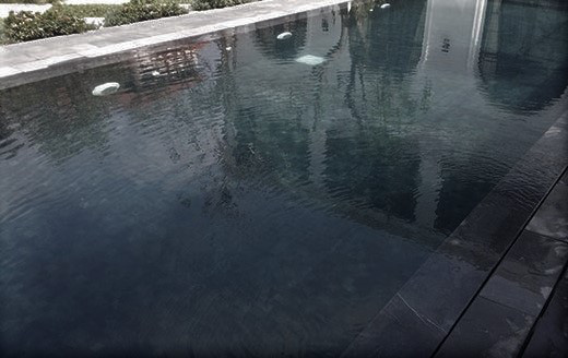 2 trẻ sinh đôi chết đuối tại bể nước trong khuôn viên gia đình