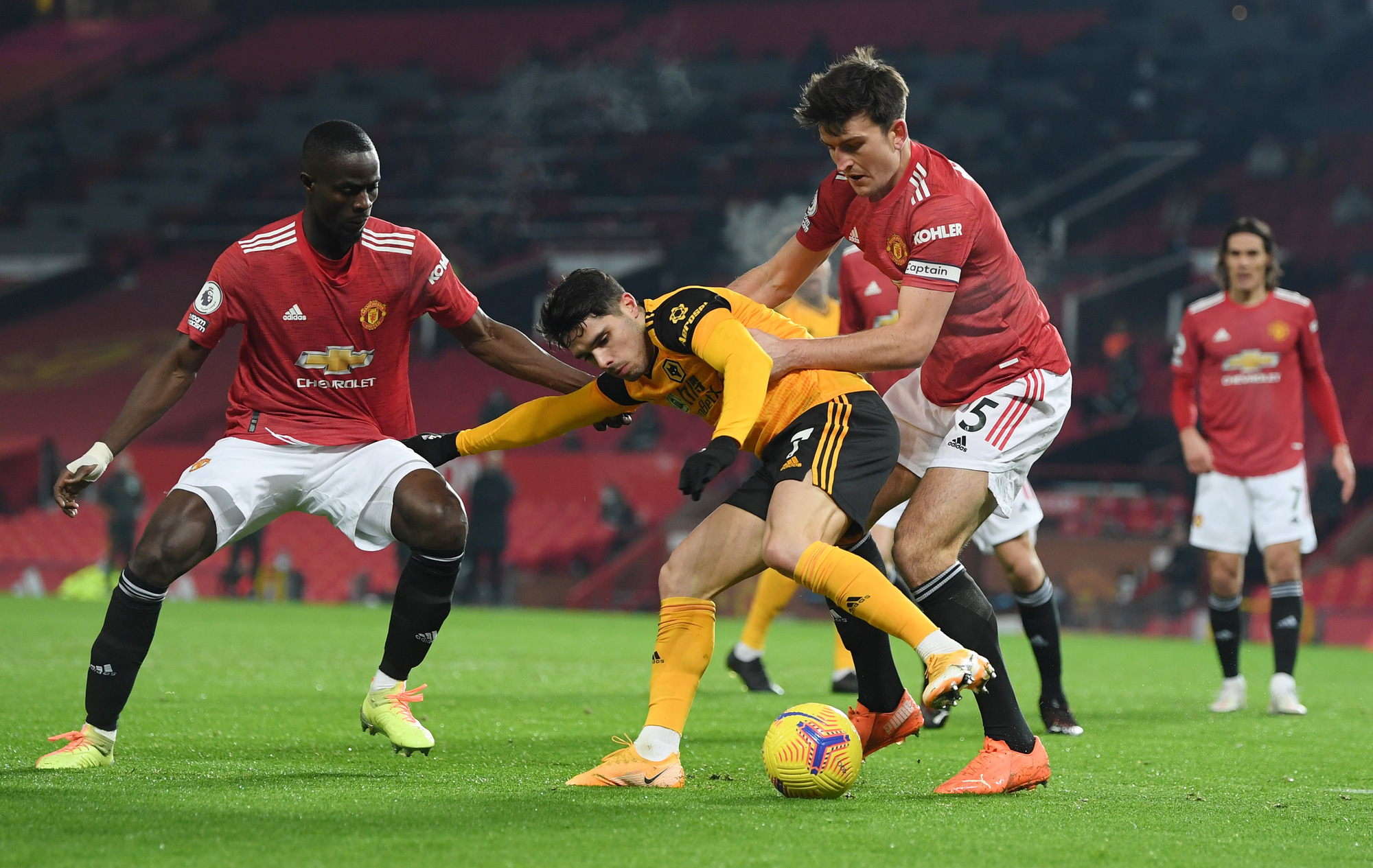 Lập c&ocirc;ng ph&uacute;t b&ugrave; giờ, Marcus Rashford đưa Man United l&ecirc;n ng&ocirc;i nh&igrave; bảng - Ảnh 2.