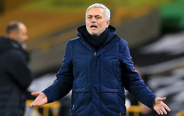 Tottenham bị hủy trận, Liverpool rơi điểm kh&oacute; ngờ trước Newcastle - Ảnh 1.