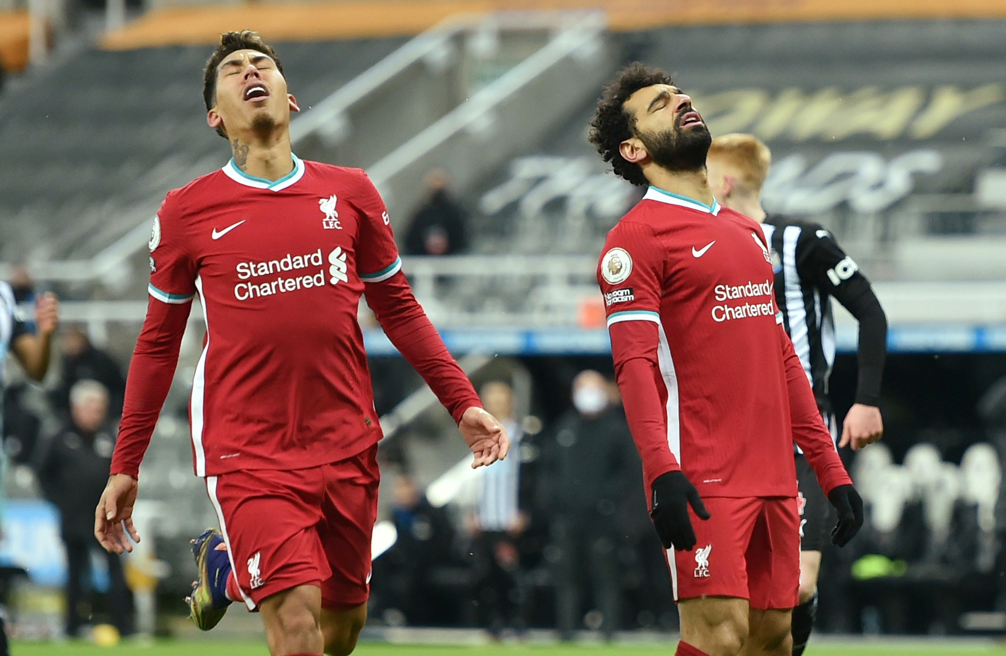 Tottenham bị hủy trận, Liverpool rơi điểm kh&oacute; ngờ trước Newcastle - Ảnh 4.