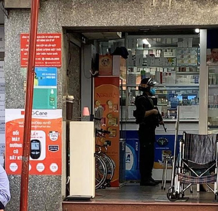 C&ocirc;ng an Đồng Nai bao v&acirc;y kh&aacute;m x&eacute;t c&aacute;c nh&agrave; thuốc Sơn Minh - Sĩ Mẫn ở TP Bi&ecirc;n H&ograve;a - Ảnh 3.