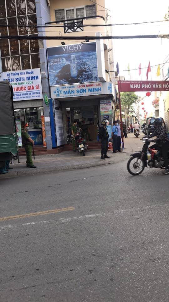 C&ocirc;ng an Đồng Nai bao v&acirc;y kh&aacute;m x&eacute;t c&aacute;c nh&agrave; thuốc Sơn Minh - Sĩ Mẫn ở TP Bi&ecirc;n H&ograve;a - Ảnh 7.