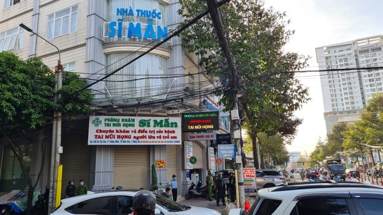 C&ocirc;ng an Đồng Nai bao v&acirc;y kh&aacute;m x&eacute;t c&aacute;c nh&agrave; thuốc Sơn Minh - Sĩ Mẫn ở TP Bi&ecirc;n H&ograve;a - Ảnh 11.