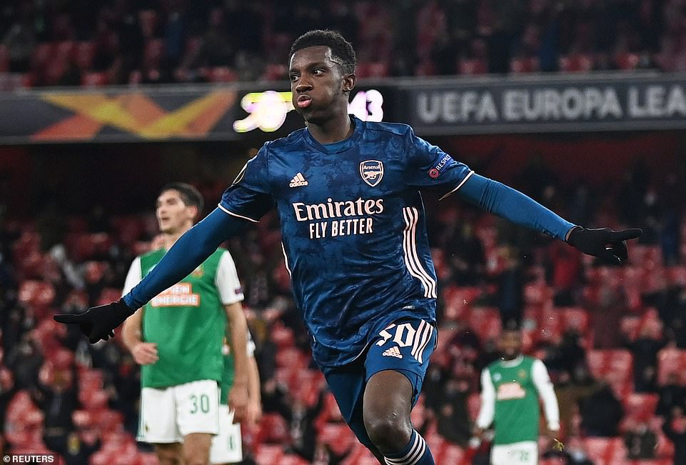 2.000 khán giả tiếp lửa, Arsenal gây sốc với trận thắng thứ 5 Europa League - Ảnh 4.