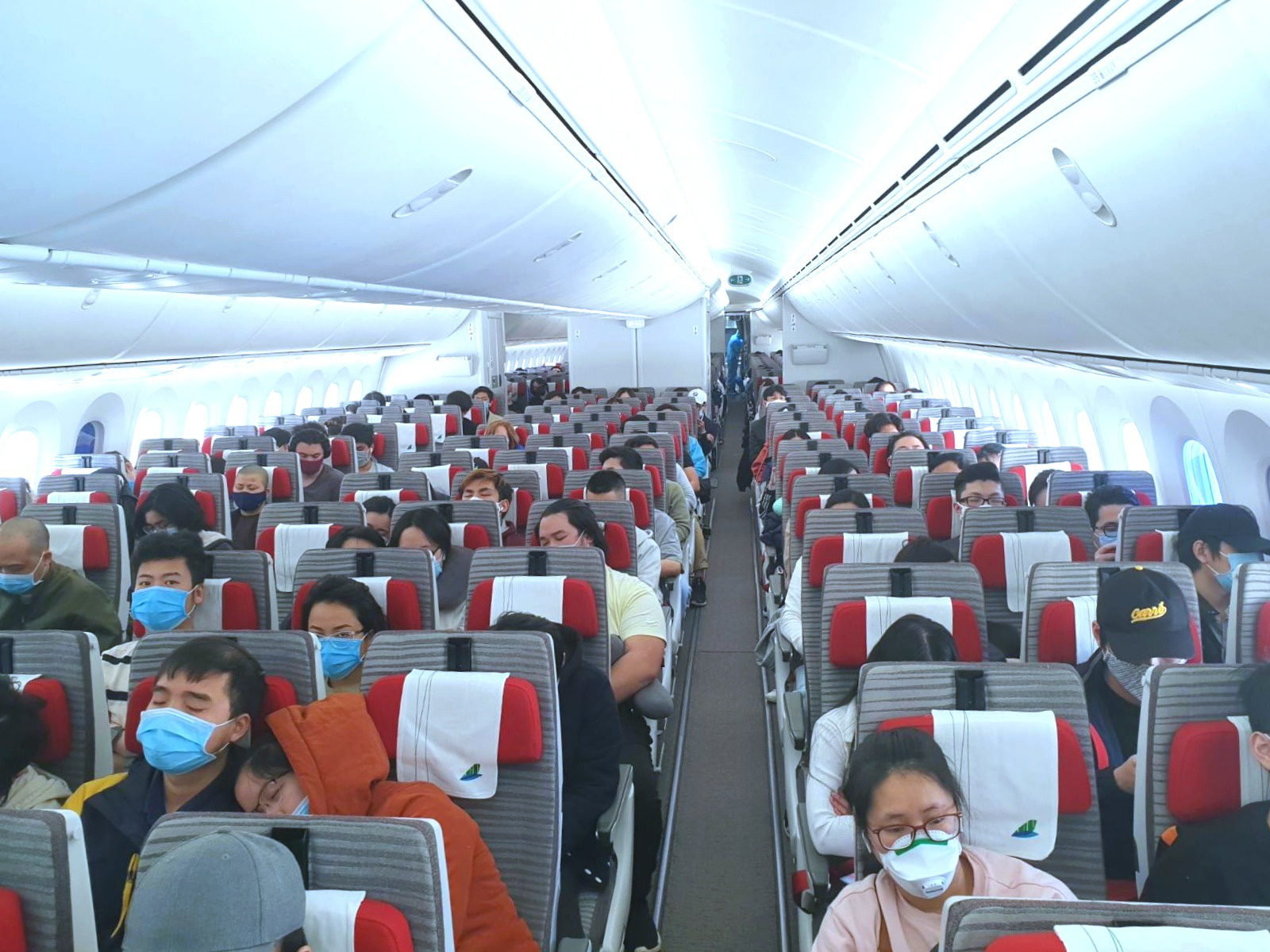 Gần 300 người Việt Nam từ Nga về nước