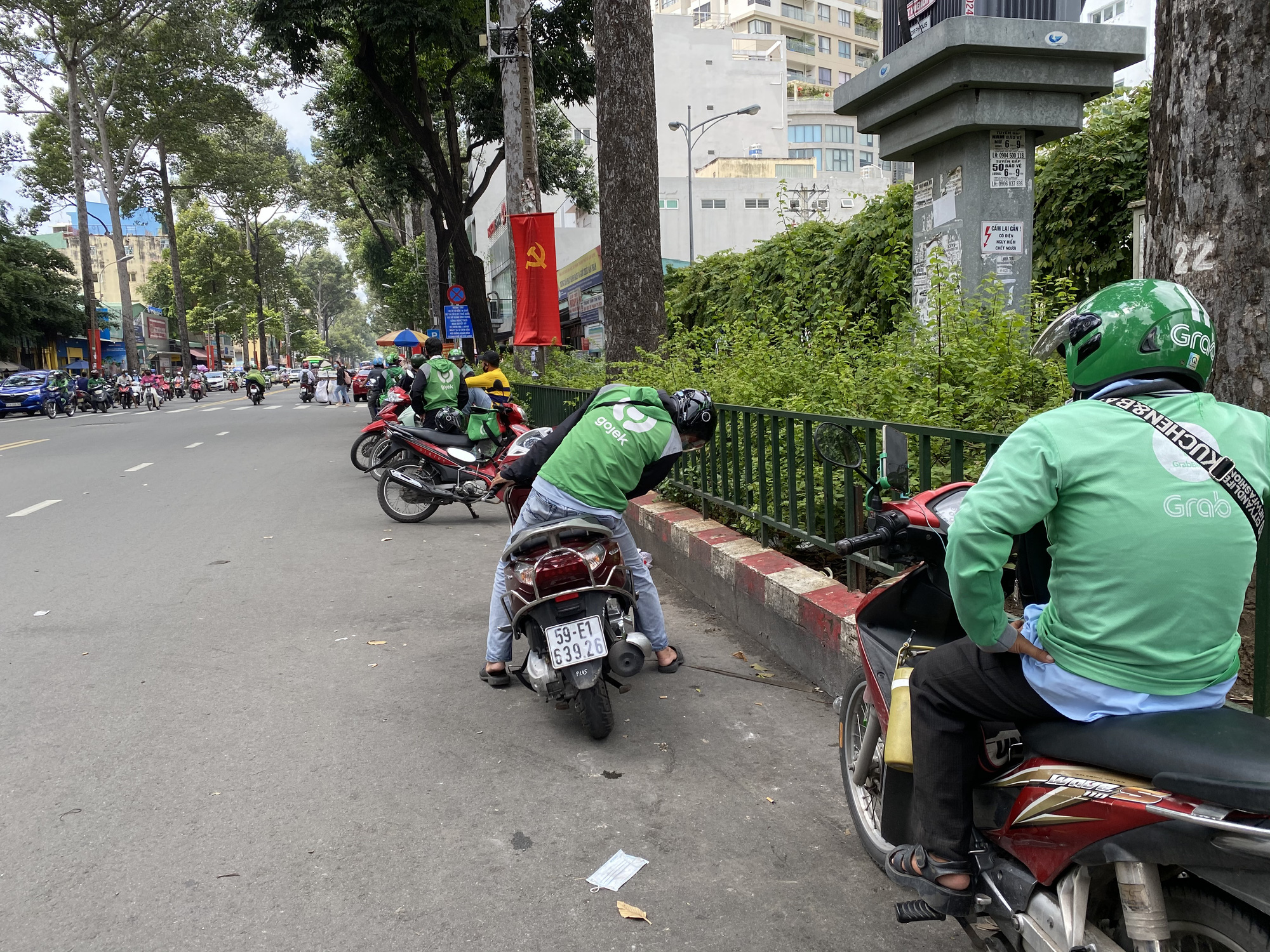 V&igrave; sao Grab bất ngờ tăng mạnh gi&aacute; cước? - Ảnh 1.