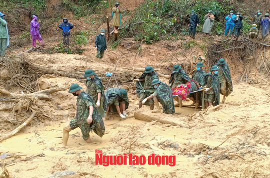 Tá hỏa phát hiện 2 thi thể nằm trên võng giữa rừng sâu