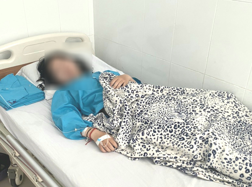 Vụ nữ sinh lớp 10 "uống thuốc tự tử" ở An Giang: Đình chỉ công tác hiệu trưởng