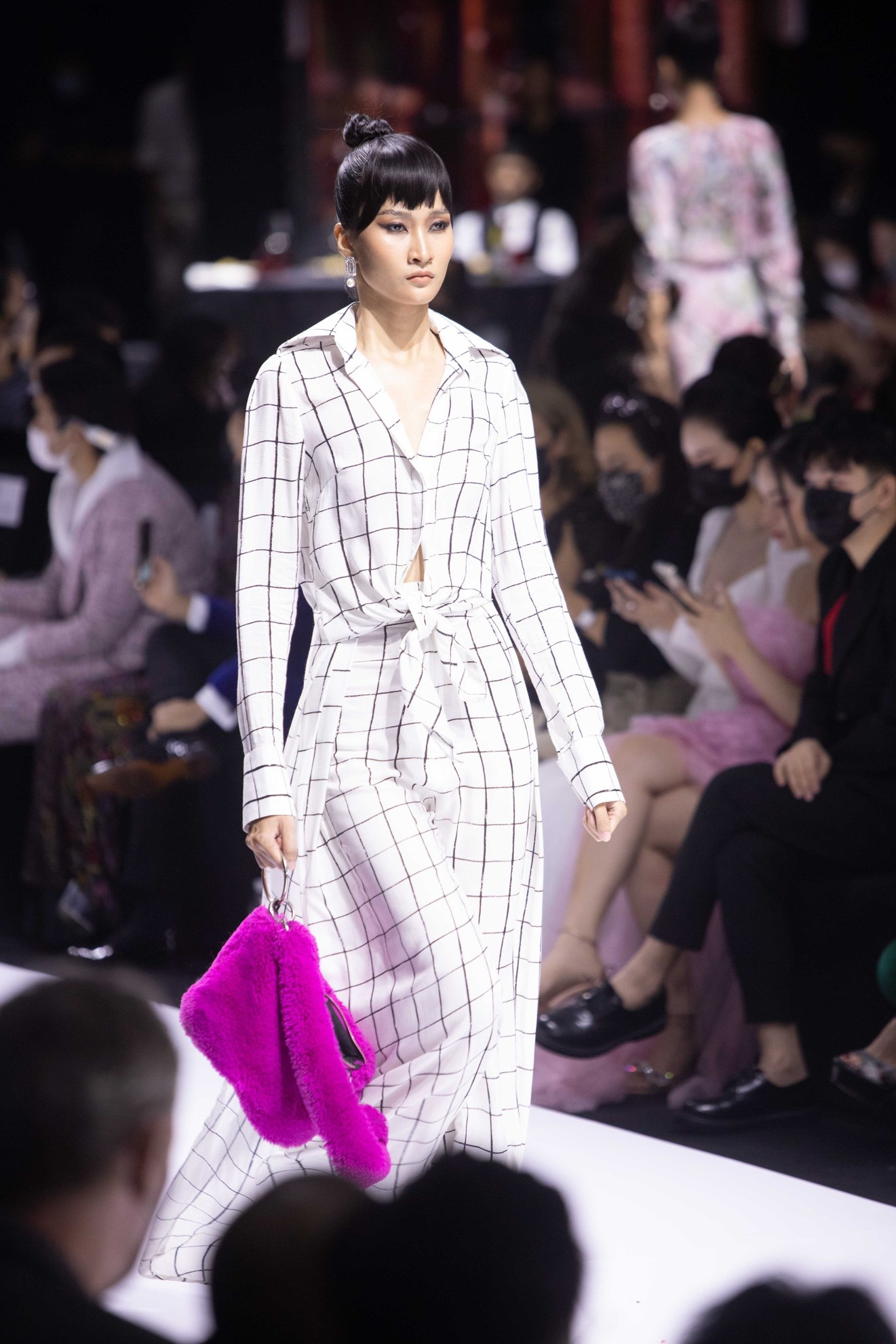 Mr Crazy & Lady Sexy gây ấn tượng mạnh tại Tuần lễ Thời trang Quốc tế Việt Nam – VIFW 2020 - Ảnh 7.