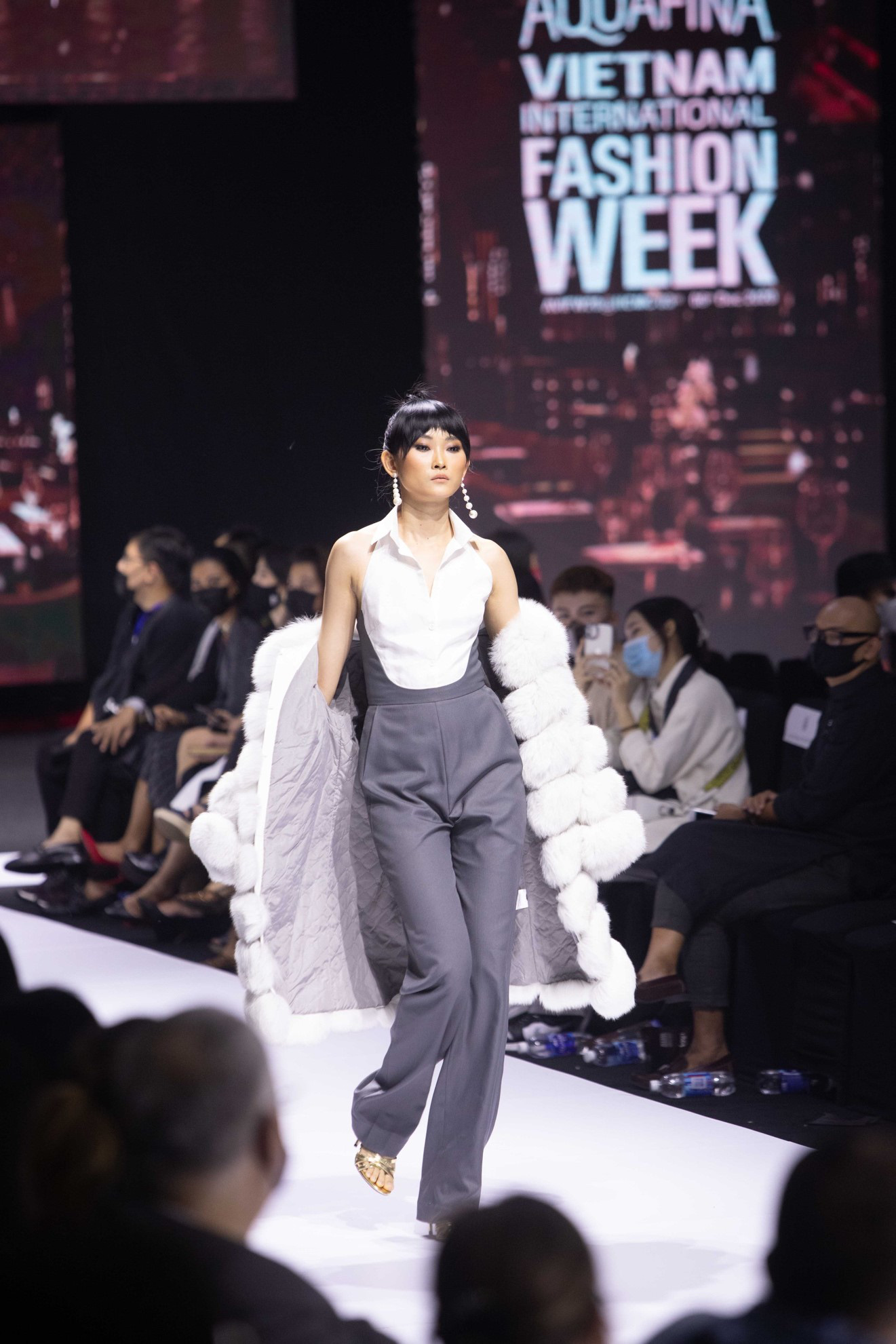 Mr Crazy & Lady Sexy gây ấn tượng mạnh tại Tuần lễ Thời trang Quốc tế Việt Nam – VIFW 2020 - Ảnh 10.
