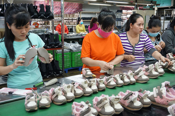Xây dựng đội ngũ công nhân giàu lòng yêu nước, có tri thức, văn hóa