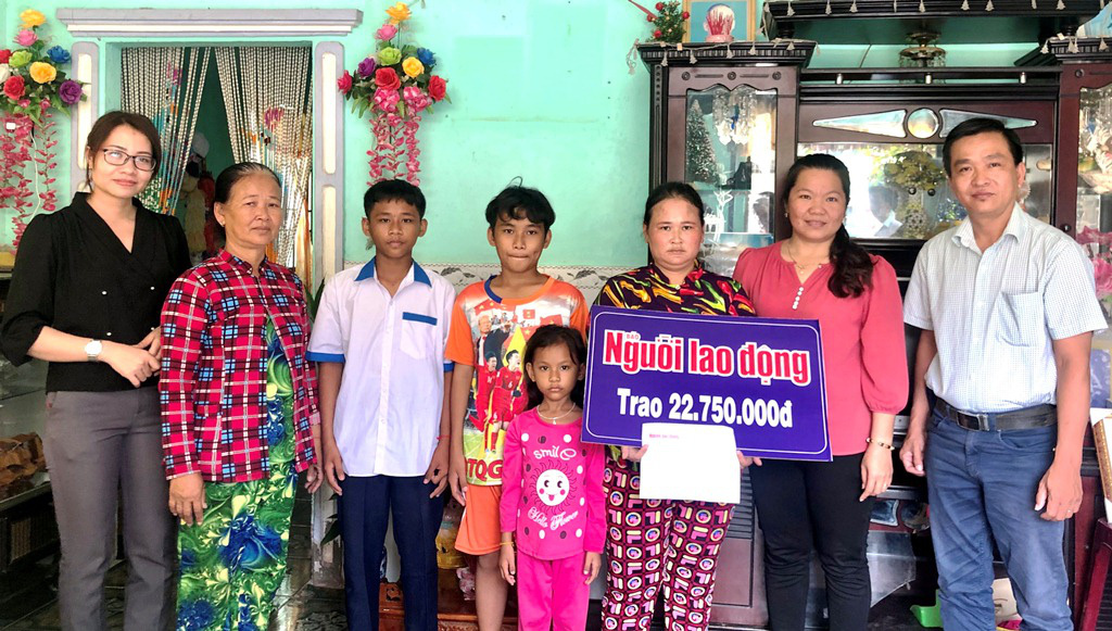 Trao hơn 42 triệu đồng cho 3 gia đình ở Bạc Liêu và Sóc Trăng