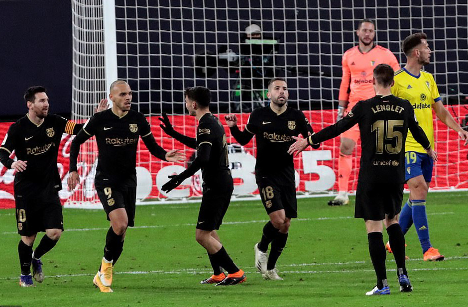 Tân binh Cadiz gây sốc, quật ngã đại gia Barcelona - Ảnh 3.