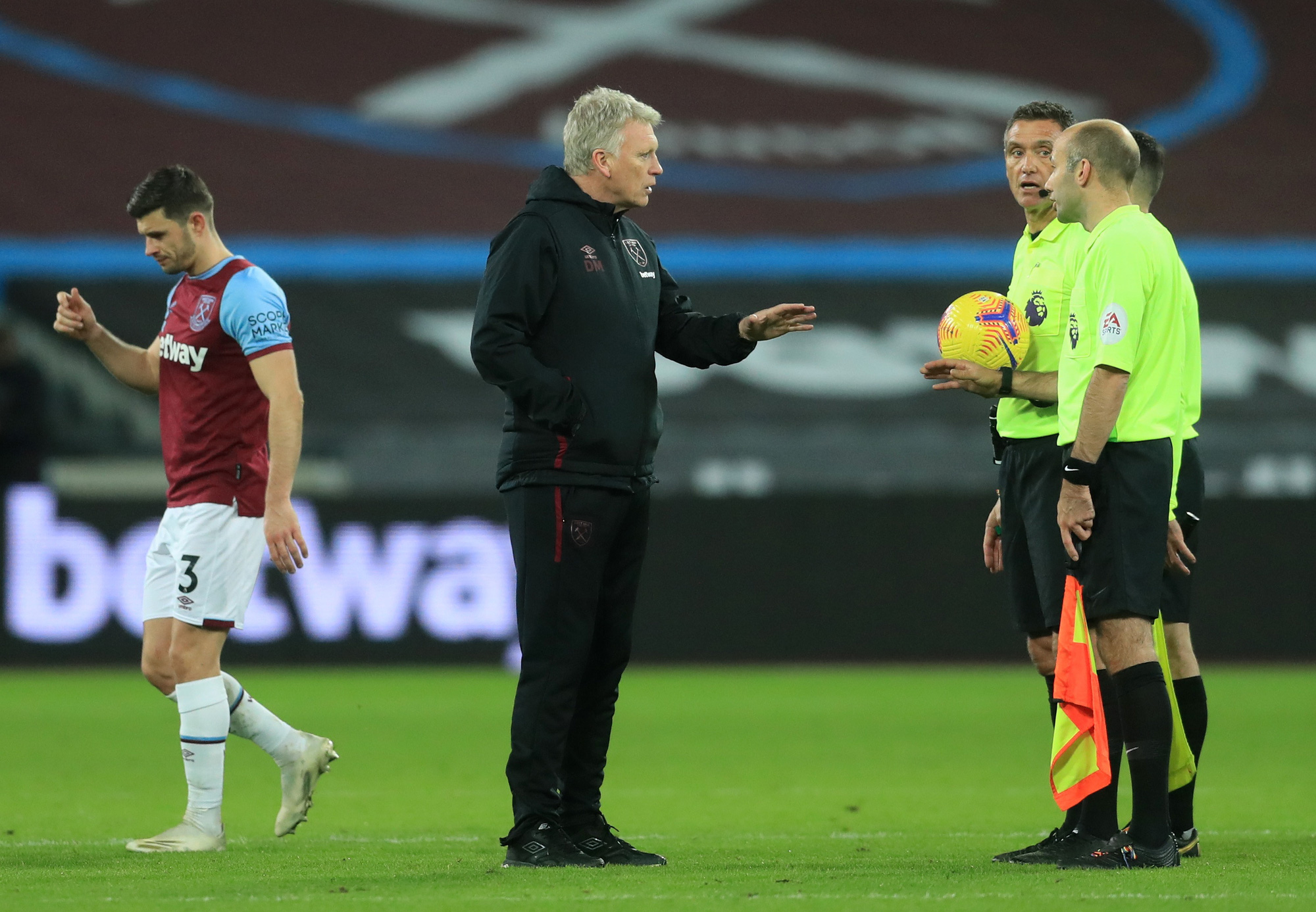 Ngược d&ograve;ng ngoạn mục, Man United thắng tranh c&atilde;i chủ nh&agrave; West Ham - Ảnh 7.
