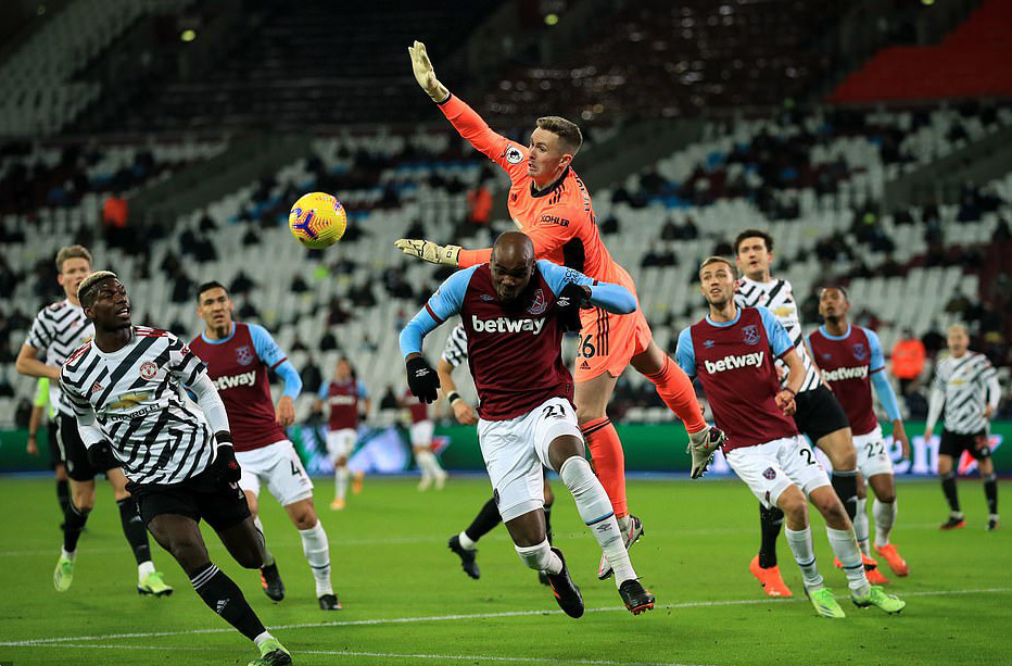 Ngược d&ograve;ng ngoạn mục, Man United thắng tranh c&atilde;i chủ nh&agrave; West Ham - Ảnh 1.