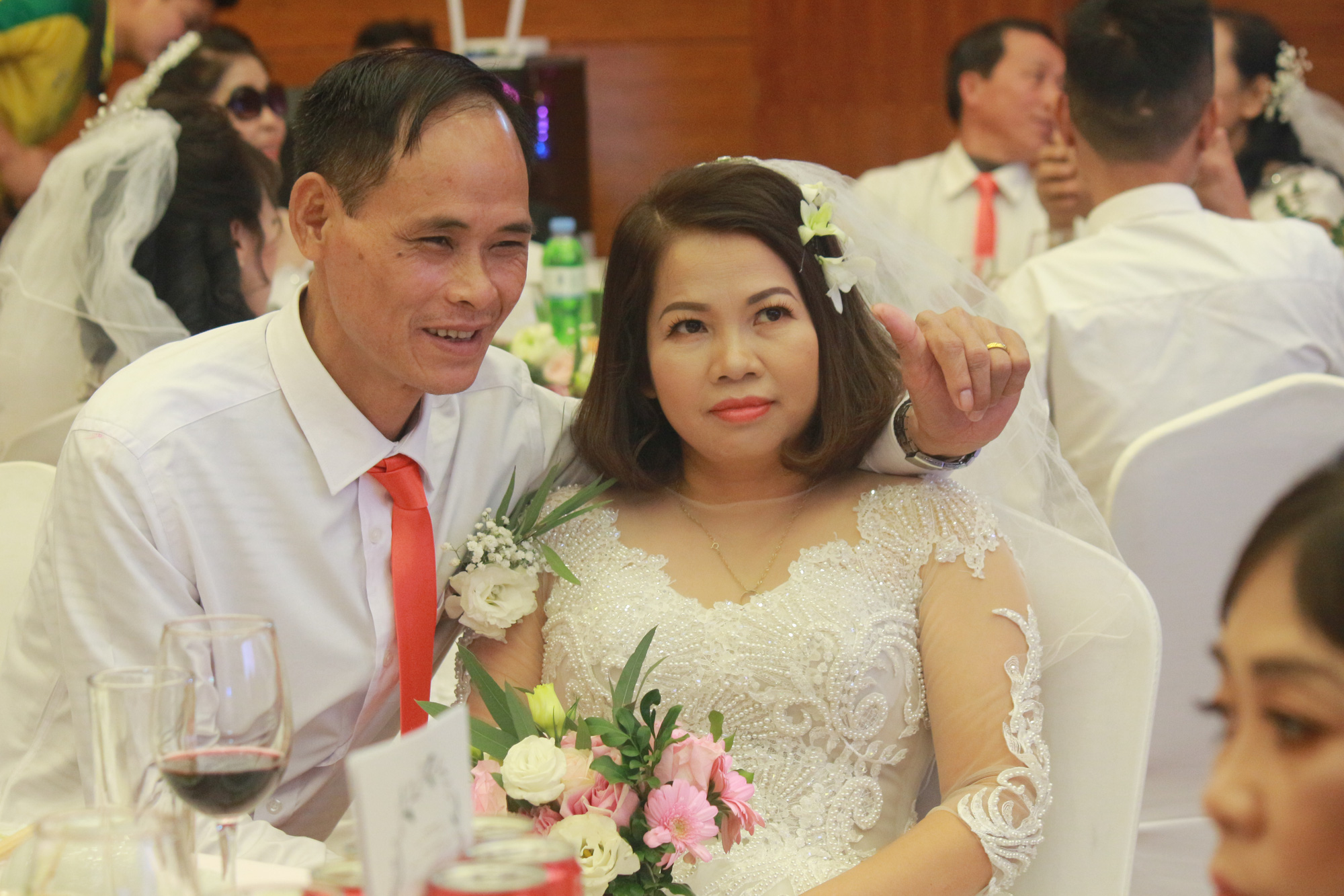 Những hình ảnh xúc động tại lễ cưới tập thể của 46 cặp đôi đặc biệt - Ảnh 4.