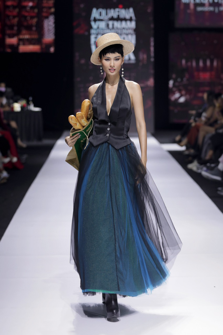 Mr Crazy & Lady Sexy gây ấn tượng mạnh tại Tuần lễ Thời trang Quốc tế Việt Nam – VIFW 2020 - Ảnh 4.