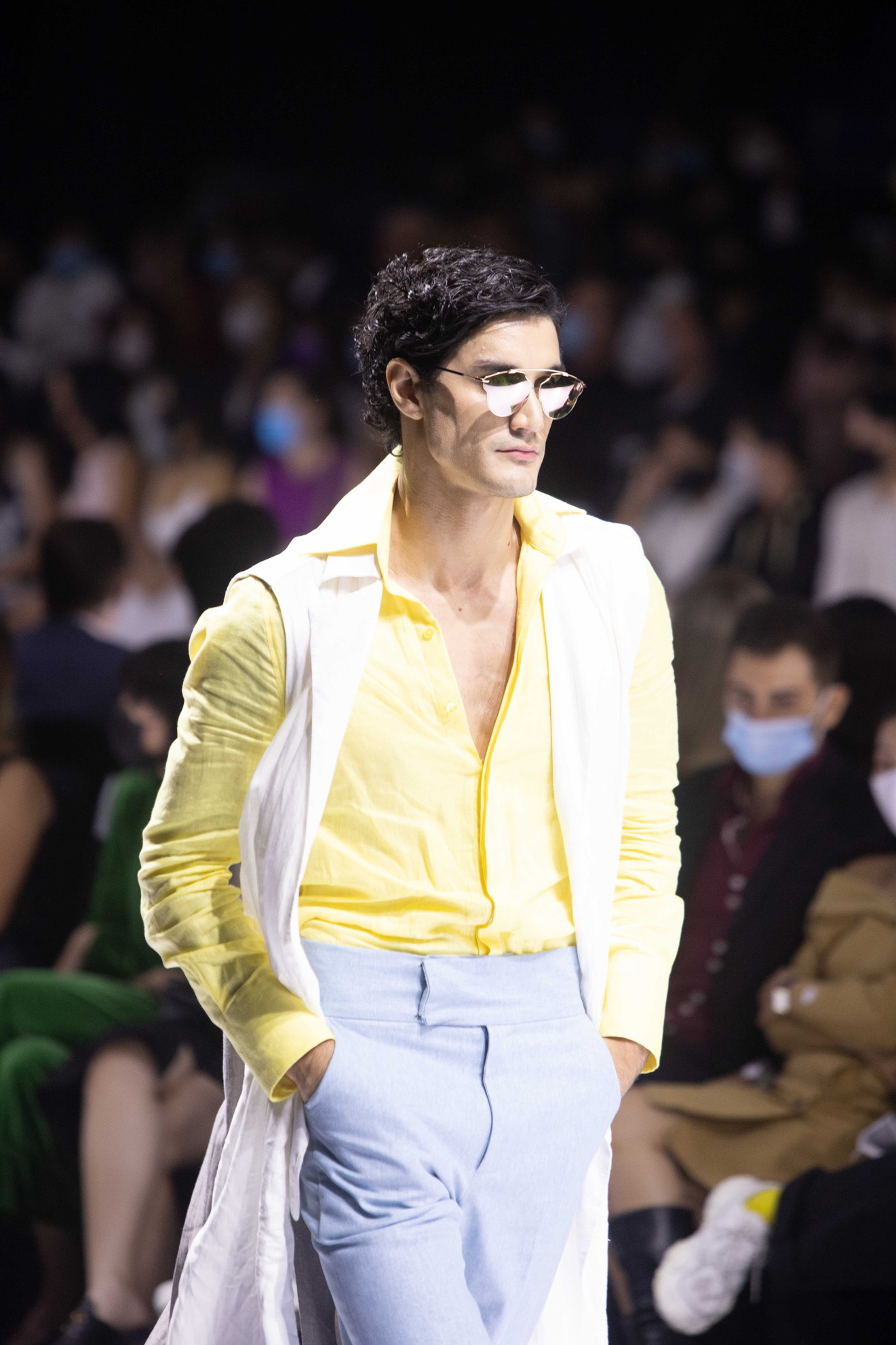 Mr Crazy & Lady Sexy gây ấn tượng mạnh tại Tuần lễ Thời trang Quốc tế Việt Nam – VIFW 2020 - Ảnh 5.