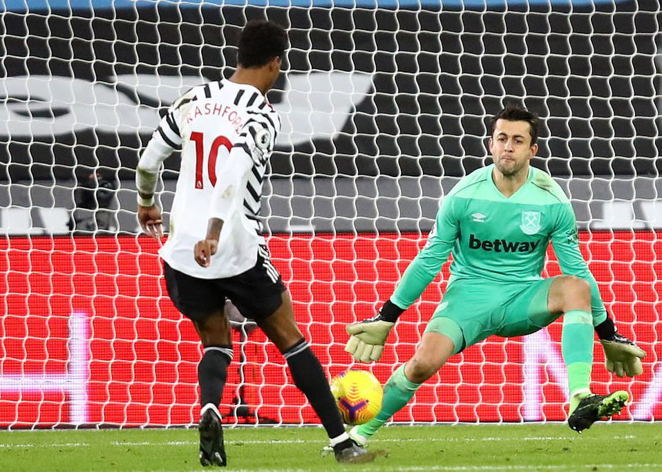 Ngược d&ograve;ng ngoạn mục, Man United thắng tranh c&atilde;i chủ nh&agrave; West Ham - Ảnh 6.