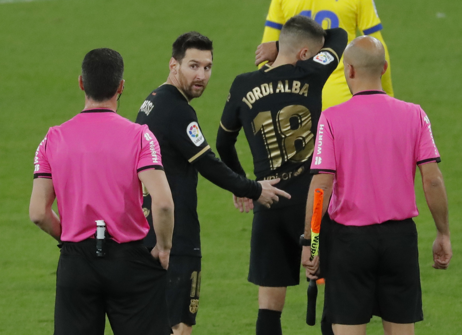 Tân binh Cadiz gây sốc, quật ngã đại gia Barcelona - Ảnh 7.