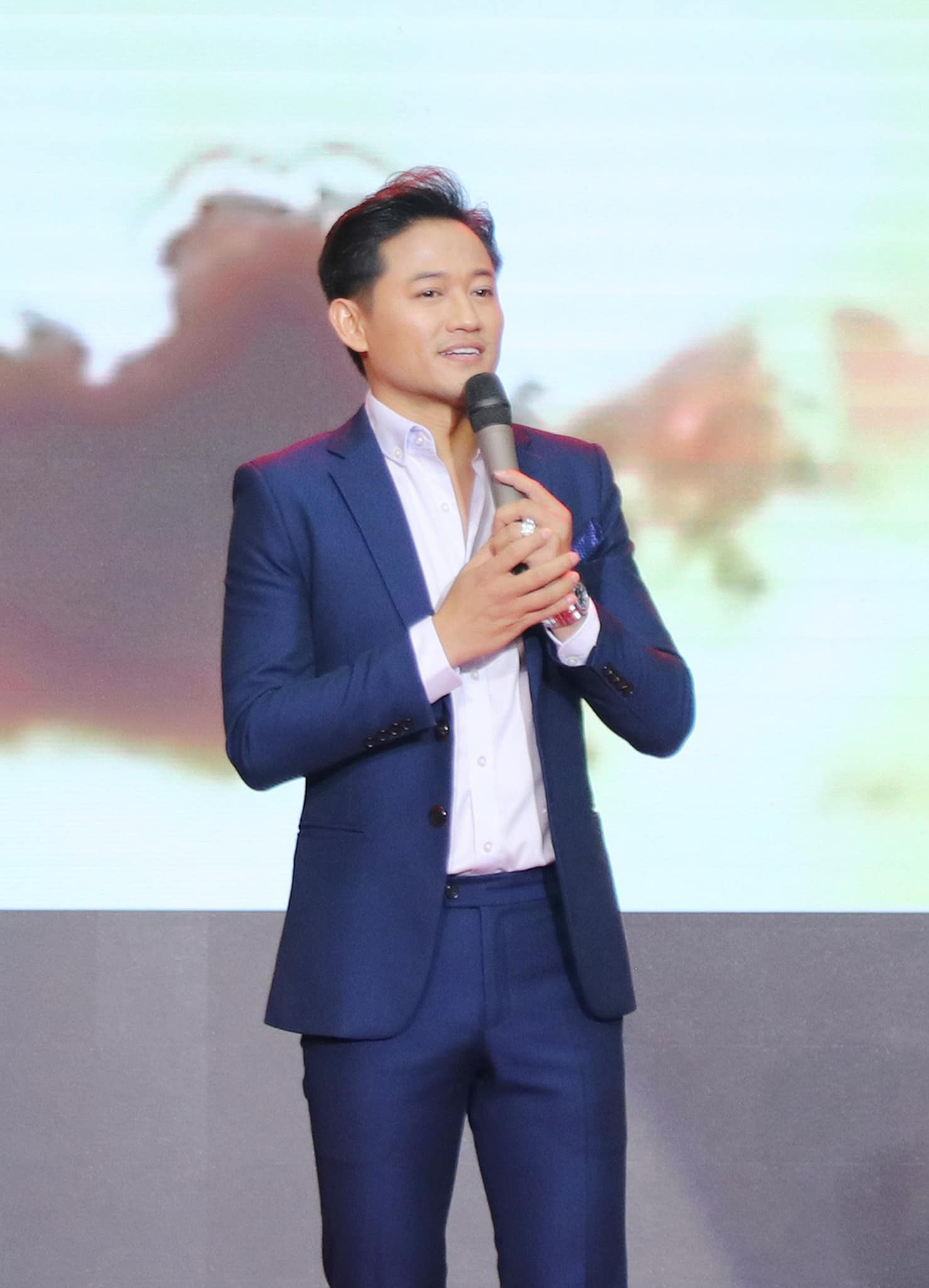 Diễn vi&ecirc;n Qu&yacute; B&igrave;nh sắp cưới vợ doanh nh&acirc;n - Ảnh 1.