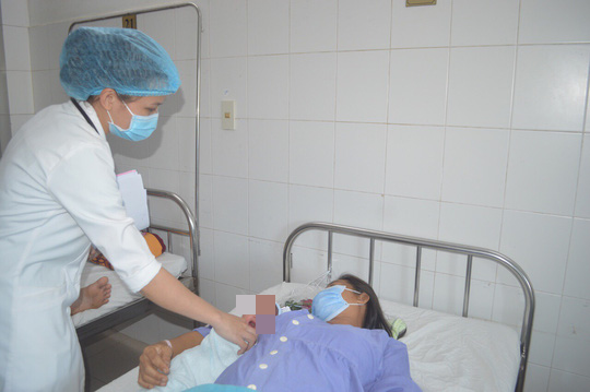 Sản phụ 40 tuổi mang thai lần 3 su&yacute;t mất mạng v&igrave; khối u lớn - Ảnh 2.