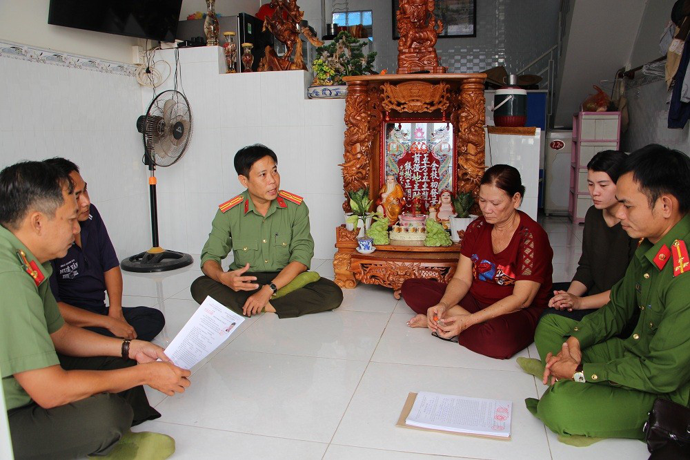 C&ocirc;ng an vận động, k&ecirc;u gọi b&agrave; tr&ugrave;m Mười Tường ra đầu th&uacute; - Ảnh 3.