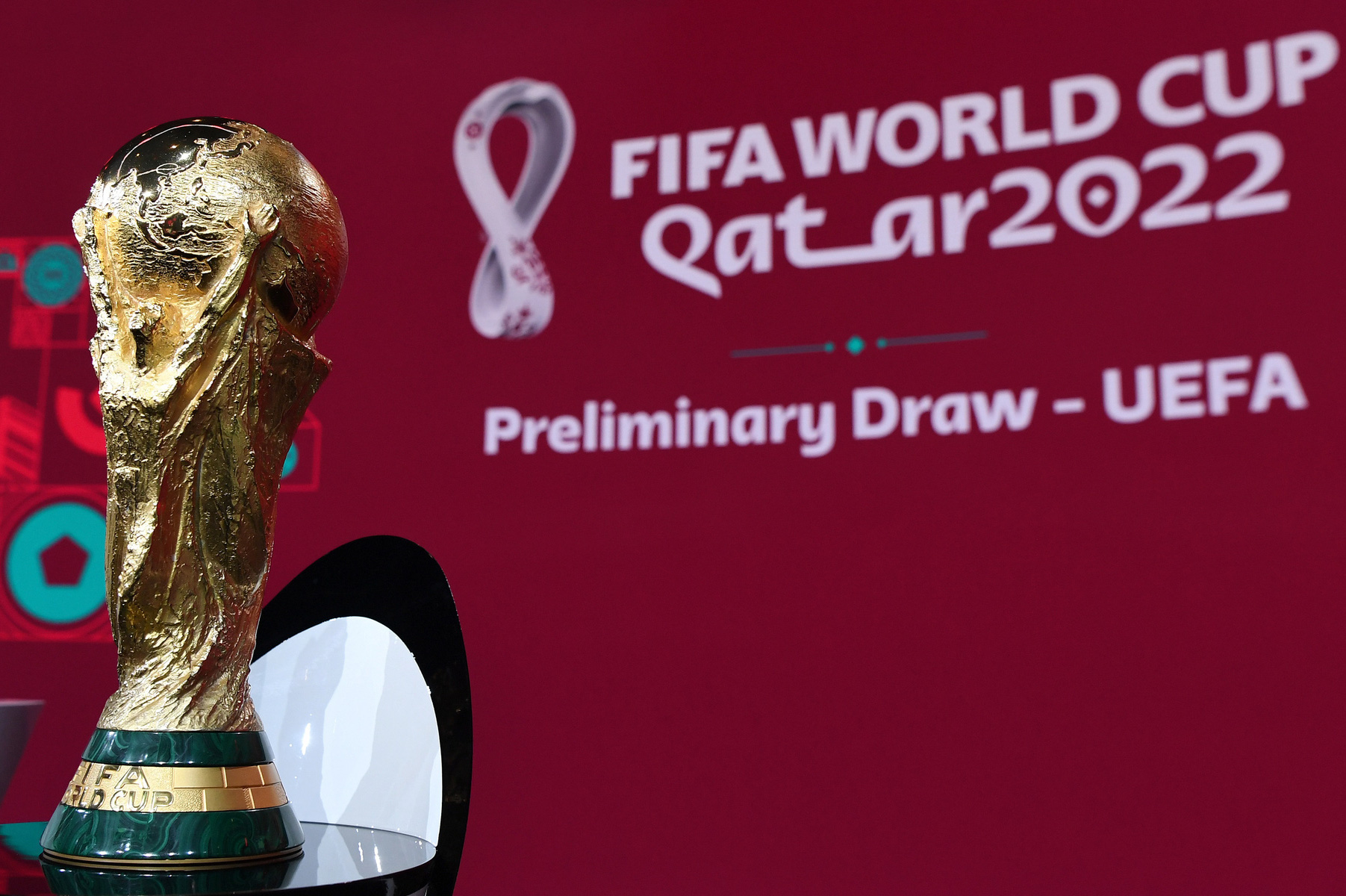 Vòng loại World Cup 2022 khu vực châu Âu: "Tam sư" đại chiến "Đại bàng trắng"