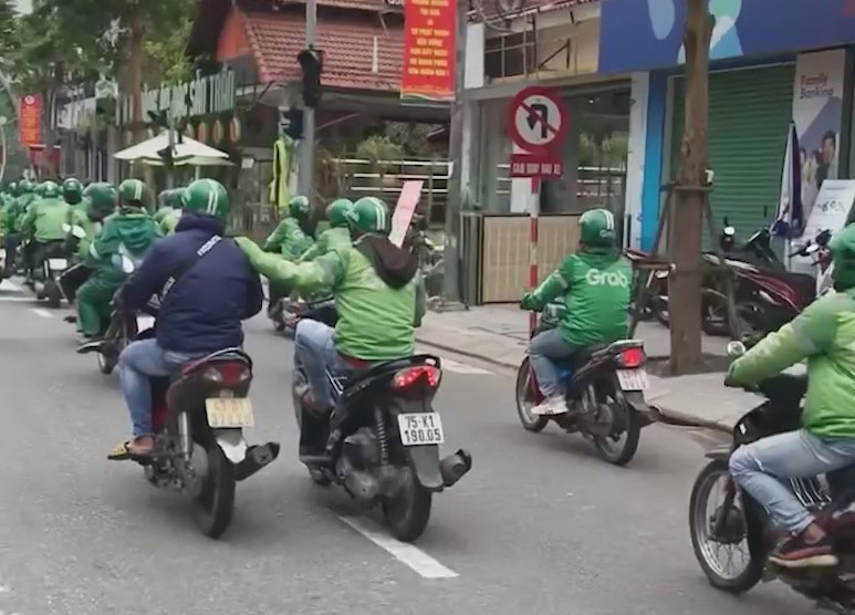 CLIP: H&agrave;ng trăm t&agrave;i xế Grab g&acirc;y n&aacute;o loạn đường phố Đ&agrave; Nẵng - Ảnh 5.