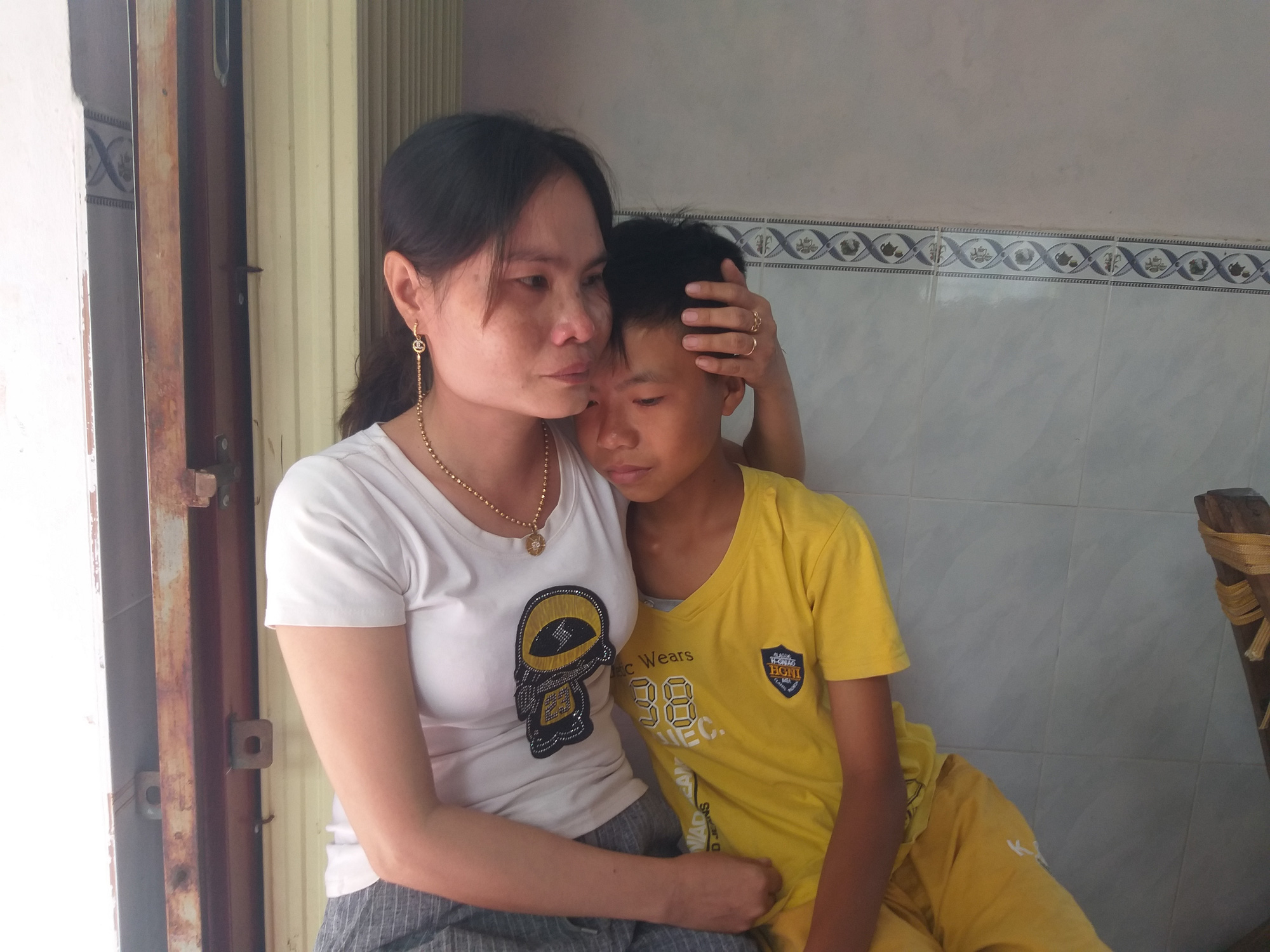 Nh&oacute;i l&ograve;ng 3 đứa trẻ đạp xe gần 400km từ C&agrave; Mau l&ecirc;n TP HCM - Ảnh 2.