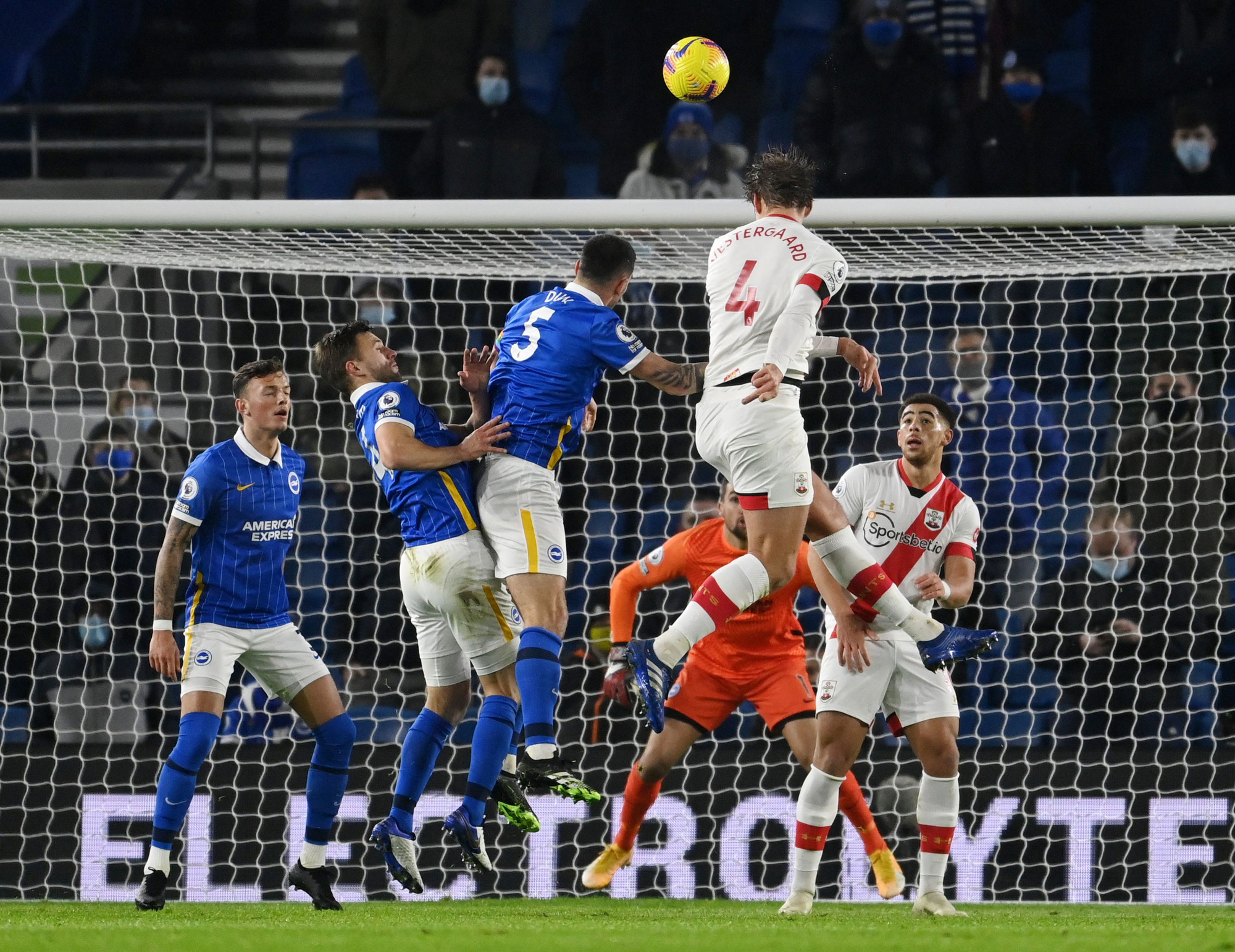 Southampton ngược dòng hạ Brighton, hất văng Man United khỏi Top 5 - Ảnh 3.