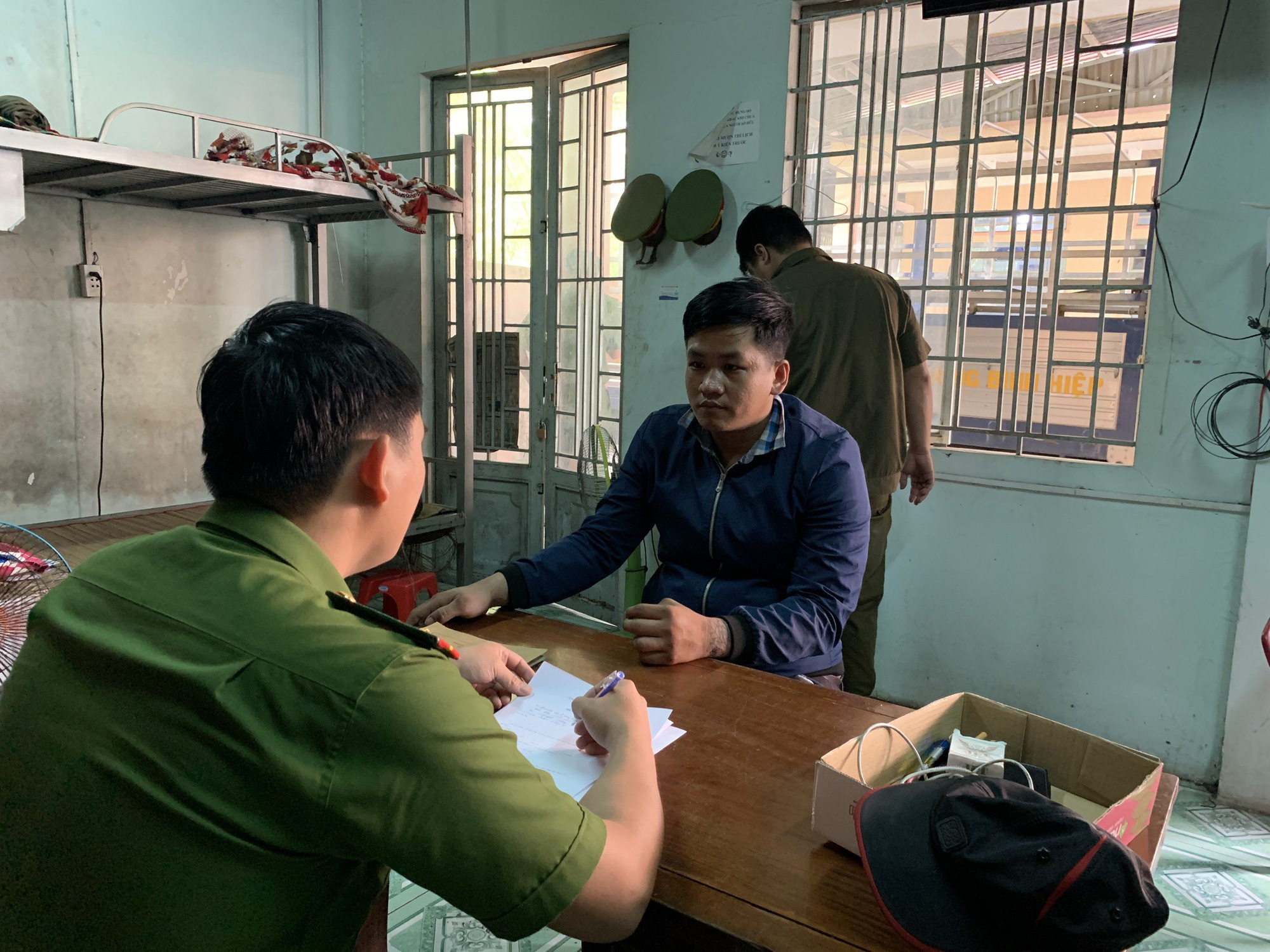 Bắt khẩn cấp gã thanh niên đánh nữ sinh dã man sau va chạm giao thông ở Bình Dương