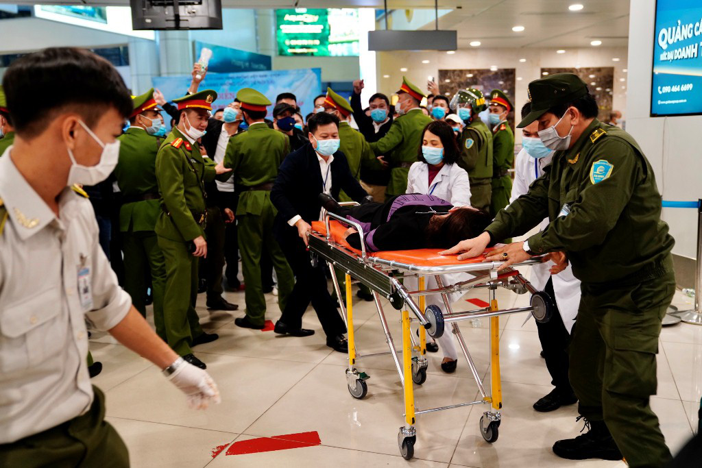 Cận cảnh s&acirc;n bay Nội B&agrave;i k&iacute;ch hoạt b&aacute;o động khẩn nguy đối ph&oacute; nh&oacute;m g&acirc;y rối - Ảnh 16.
