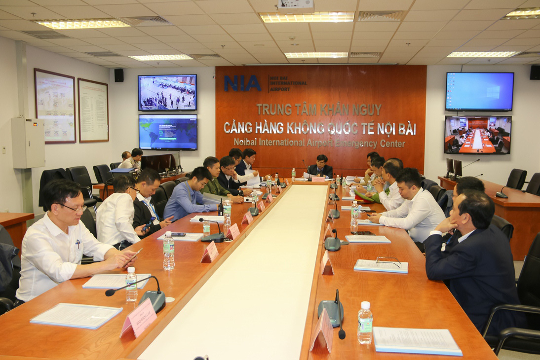Cận cảnh s&acirc;n bay Nội B&agrave;i k&iacute;ch hoạt b&aacute;o động khẩn nguy đối ph&oacute; nh&oacute;m g&acirc;y rối - Ảnh 4.