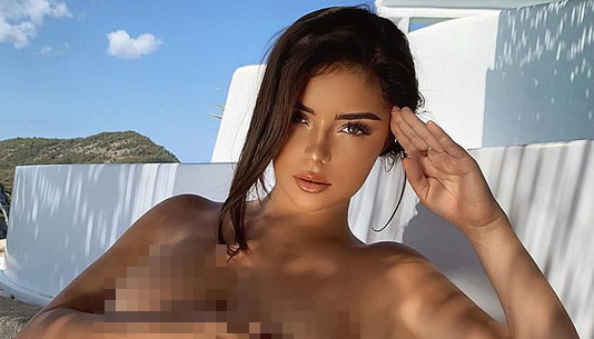 Demi Rose khoe đường cong, kể chuyện từng bị bắt nạt - Ảnh 3.