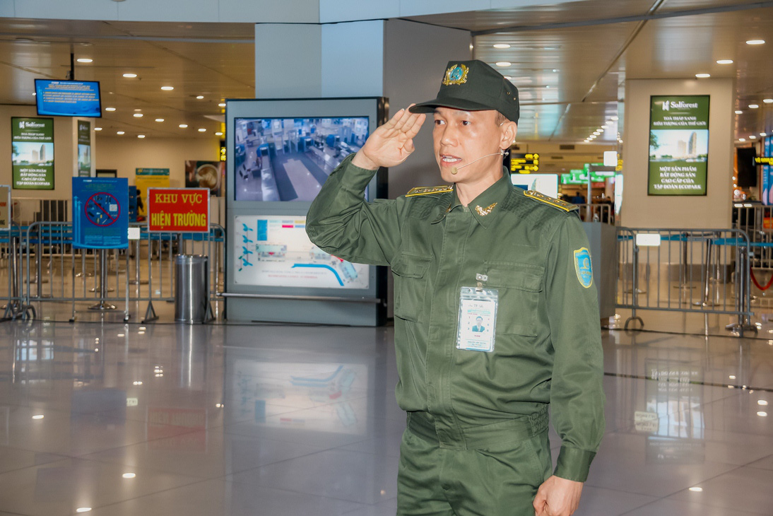 Cận cảnh s&acirc;n bay Nội B&agrave;i k&iacute;ch hoạt b&aacute;o động khẩn nguy đối ph&oacute; nh&oacute;m g&acirc;y rối - Ảnh 9.