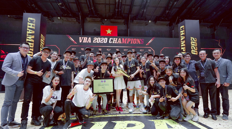 Lý Nhã Kỳ trẻ trung cổ vũ Saigon Heat - Ảnh 3.
