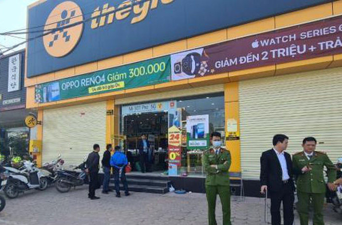 Táo tợn đâm gục bảo vệ, cướp hàng chục điện thoại tại Thế giới di động