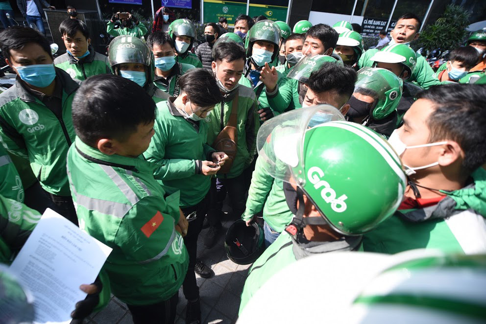Gặp Tổng cục Thuế, đại diện Grab chưa thông tin rõ việc tăng giá, tăng chiết khấu với tài xế