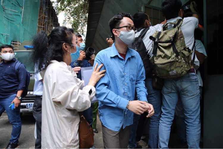 Hoãn phiên tòa xét xử cựu phó chánh án Nguyễn Hải Nam và cựu giảng viên Lâm Hoàng Tùng - Ảnh 2.